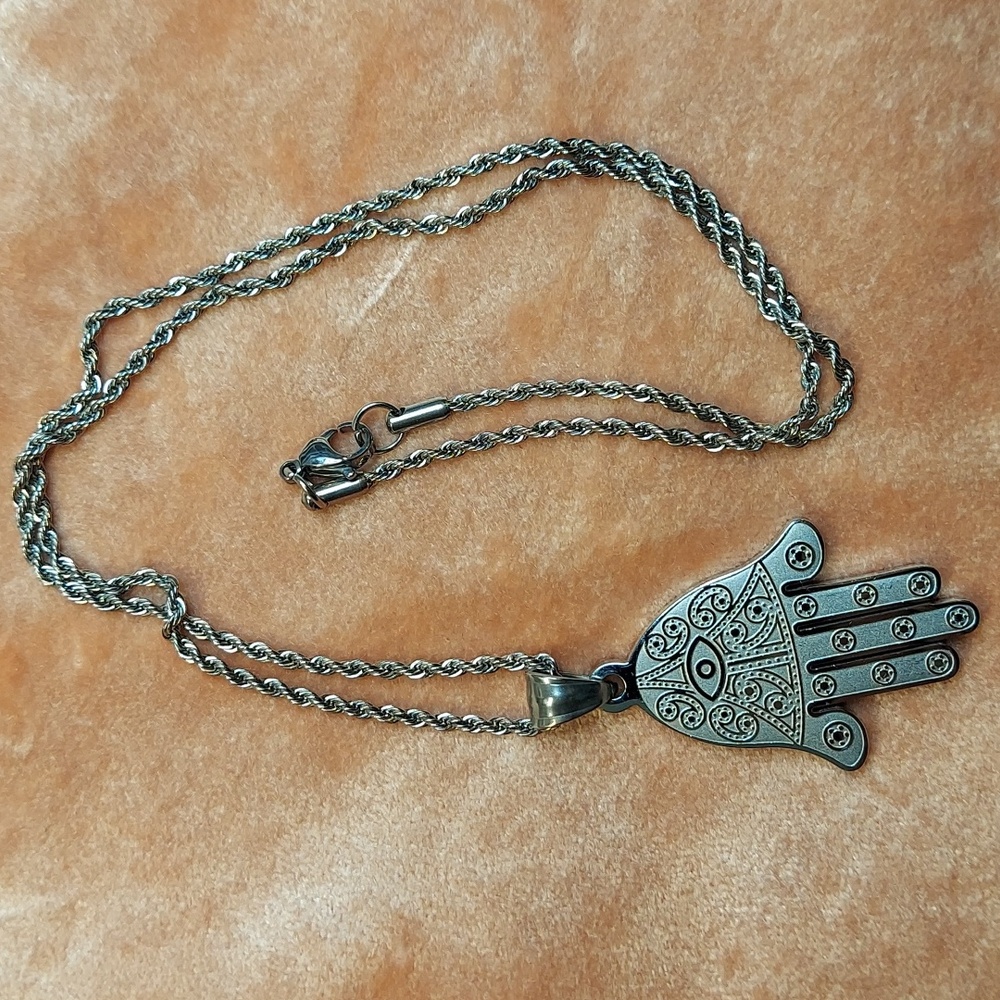 Hamsa Pendant Necklace pendant & chain Stainless Steel, Like New!